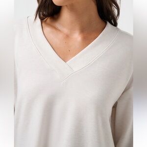 Travis Mathew White V-Neck Sweatshirt size XS